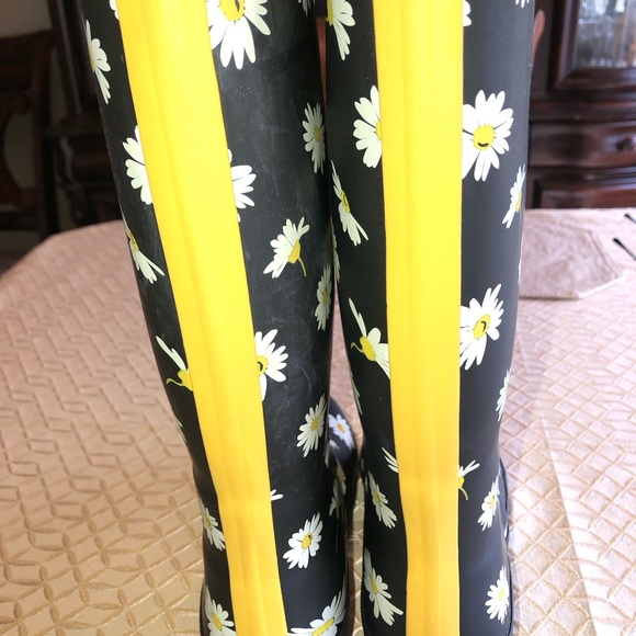 Serra Rain Boots - Picture 3 of 7